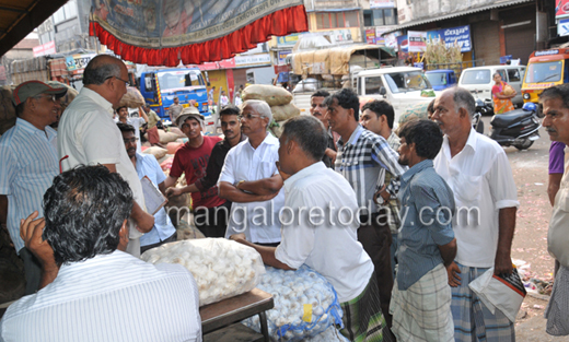 lobo market visit13may20 2